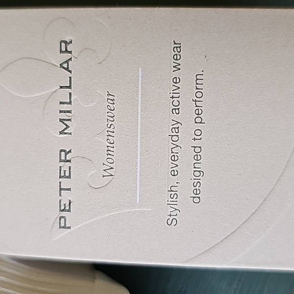 Peter millar women's NWT long sleeve golf shirt. White with out line flowers. - Picture 11 of 11